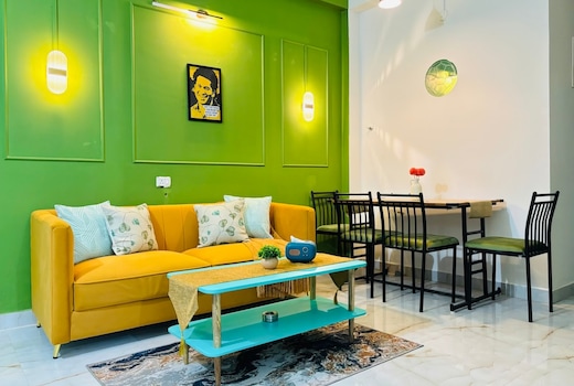 BeauMonde Suites-Arena ( Movie Theatre Room)