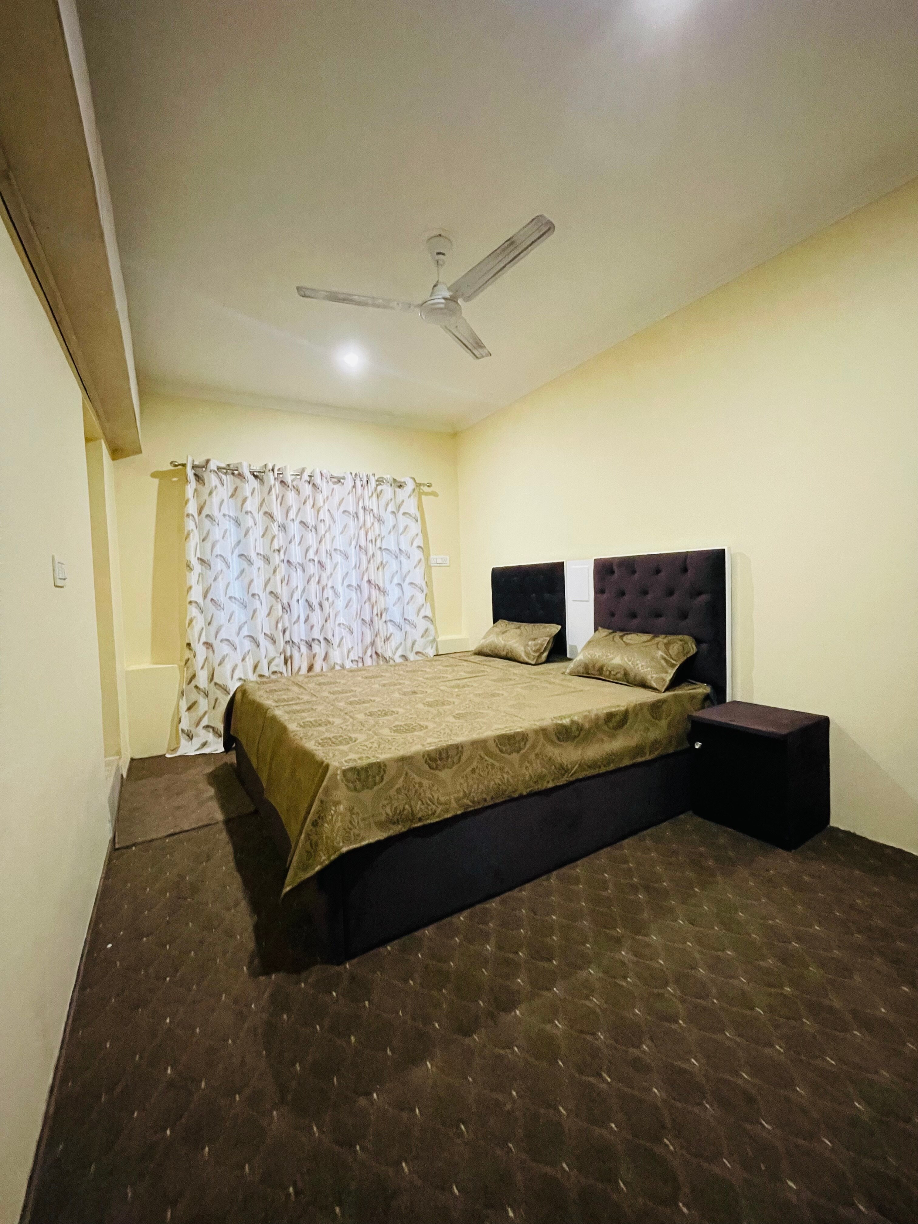 The Khayabaan - 3BHK with free parking & fast wifi - Tap to explore photos