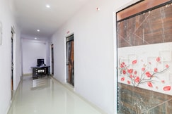 Hotel O Luxury Palace, Malihabad