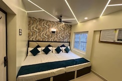 Kedar Stays By Inka Kashi, Varanasi