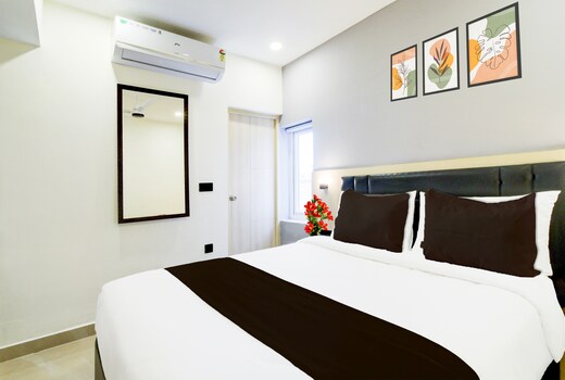 Super Townhouse Aarav Business Hotel