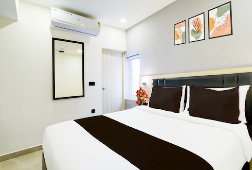 Super Townhouse Aarav Business Hotel