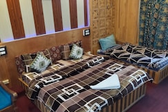 Houseboat Hapyy england, Srinagar
