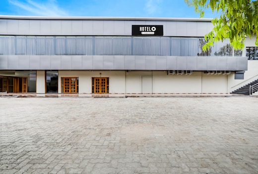 Super Hotel O Pardi Near Kalamna Market