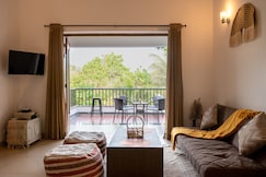Coco Loco Boho 2BHK Pool Riviera Saphire, Goa