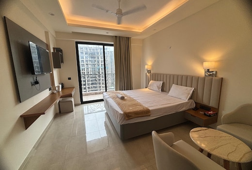 A beautiful studio apartment- Omaxe Hazratganj