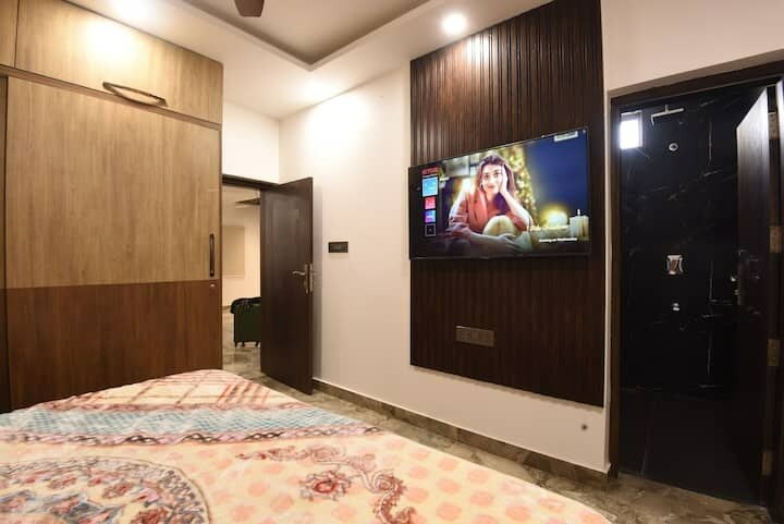 Paradise 2BHK Luxurious Apt - Tap to explore photos