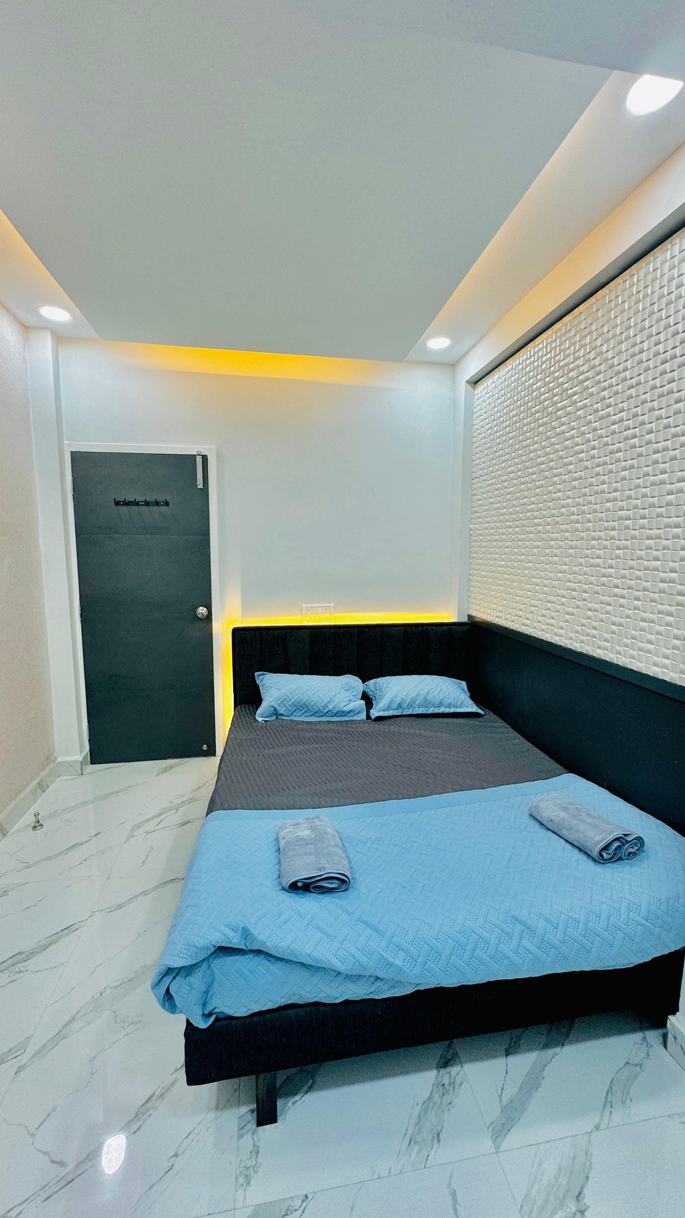 Oyster Stay 3BHK - Luxury Apartment - Tap to explore photos