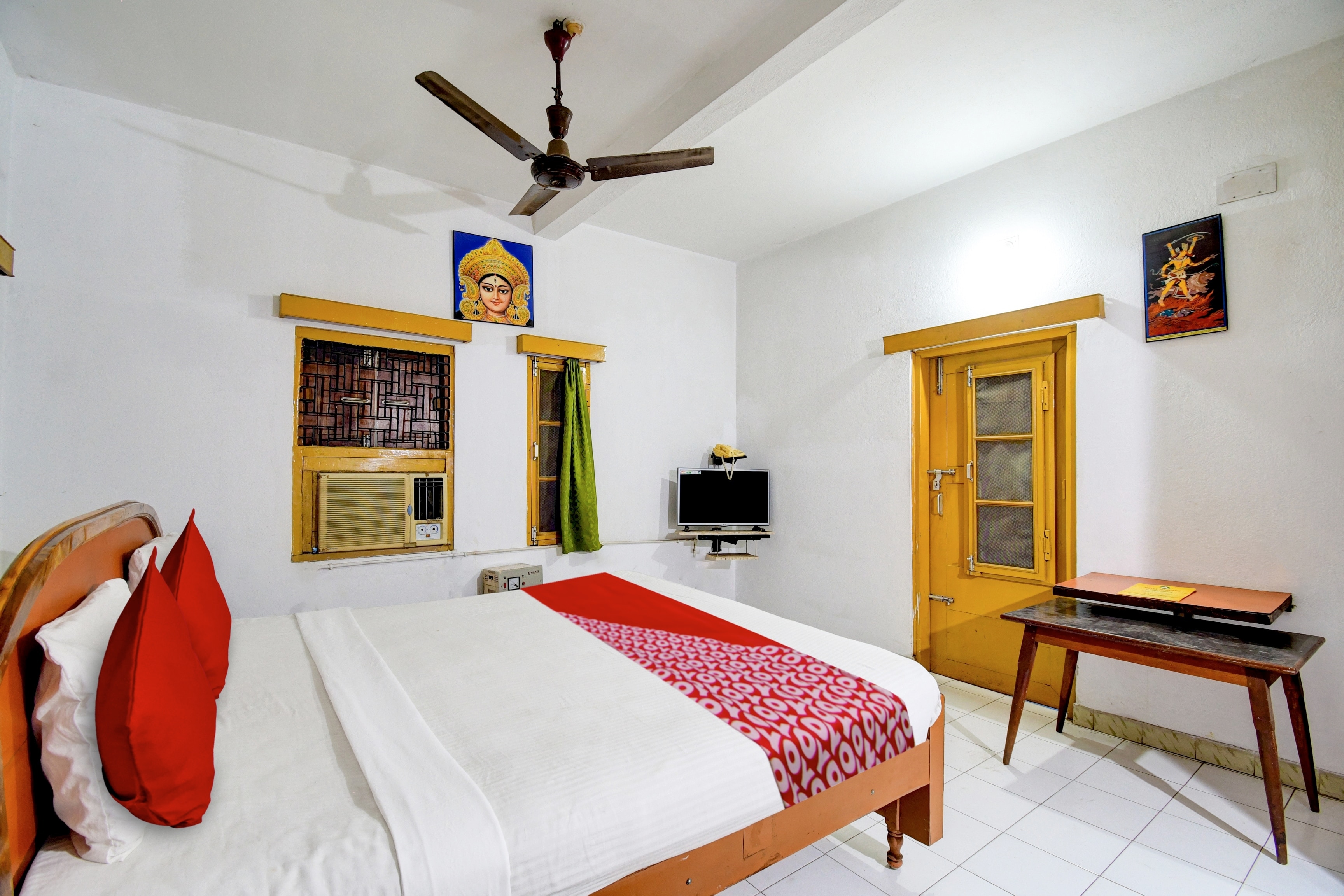 HOTEL O Upasana - Tap to explore photos