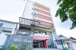 Flagship 91863 Metro House, Gresik