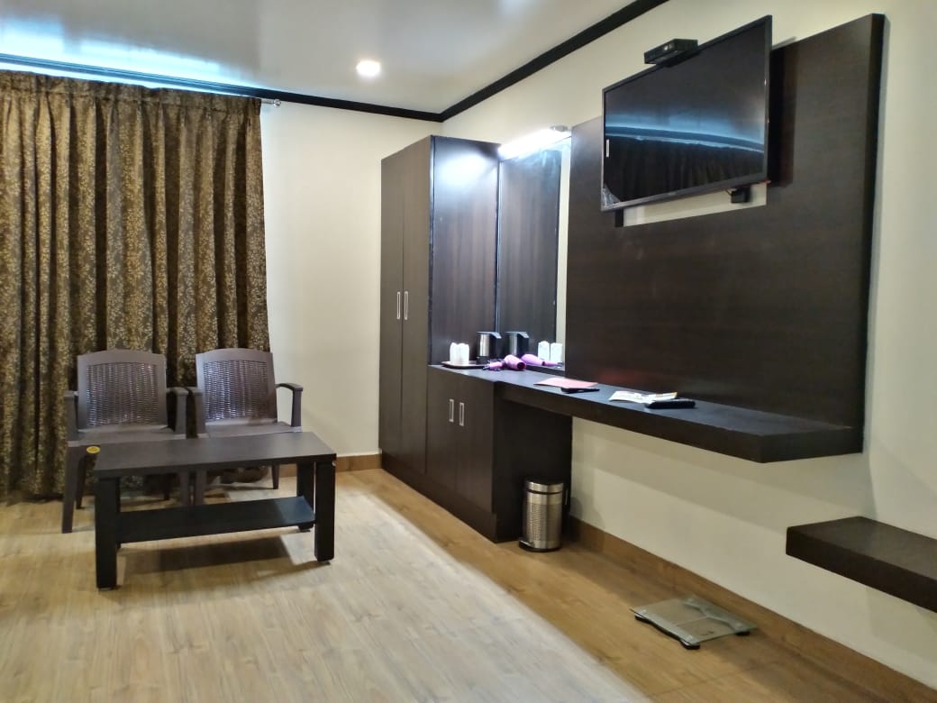 SARAVANA RESIDENCY - Tap to explore photos