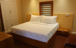 Double Bedroom with shared Balcony