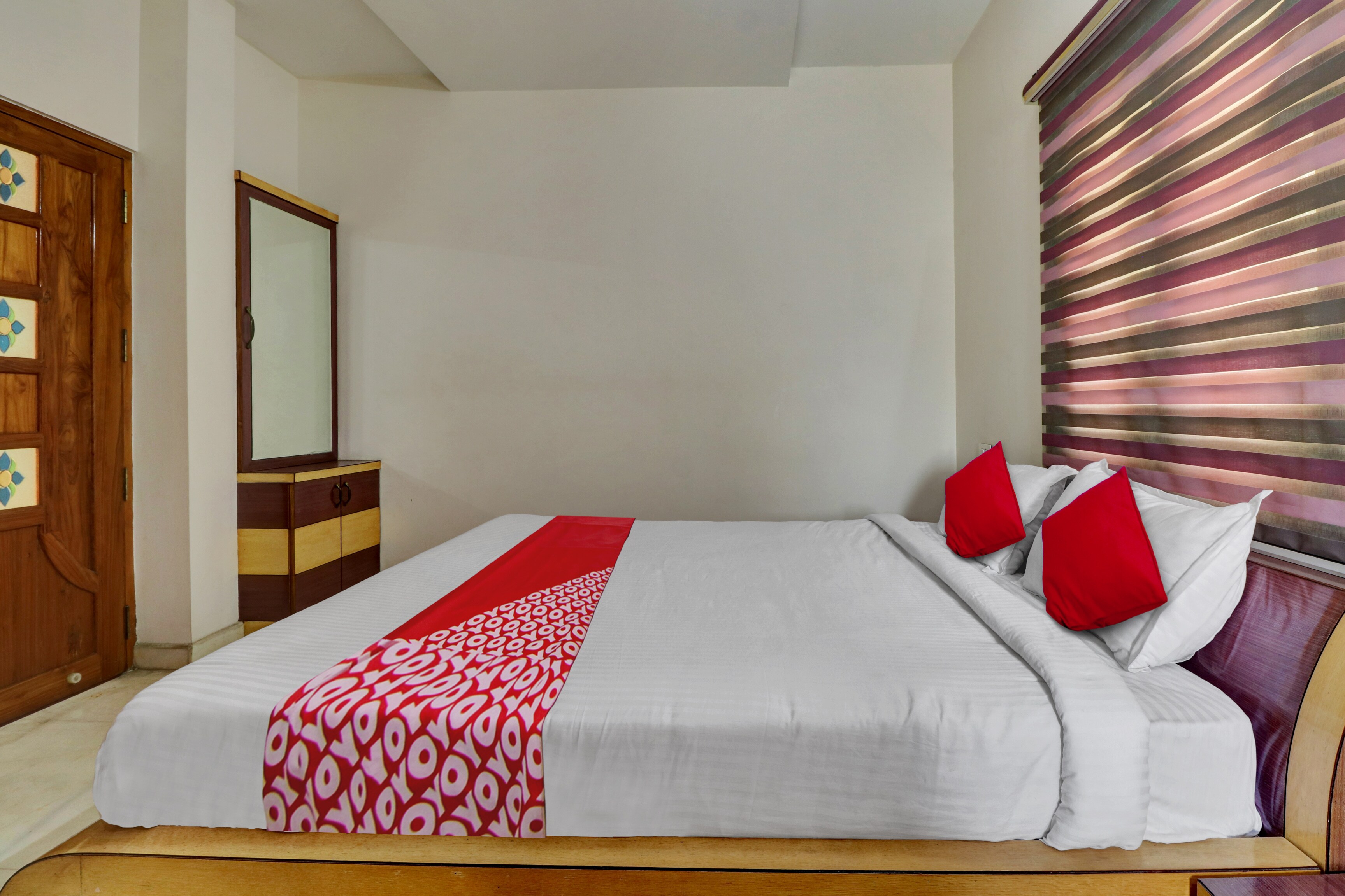 Hotel O SESHADRI HOMESTAY - Tap to explore photos