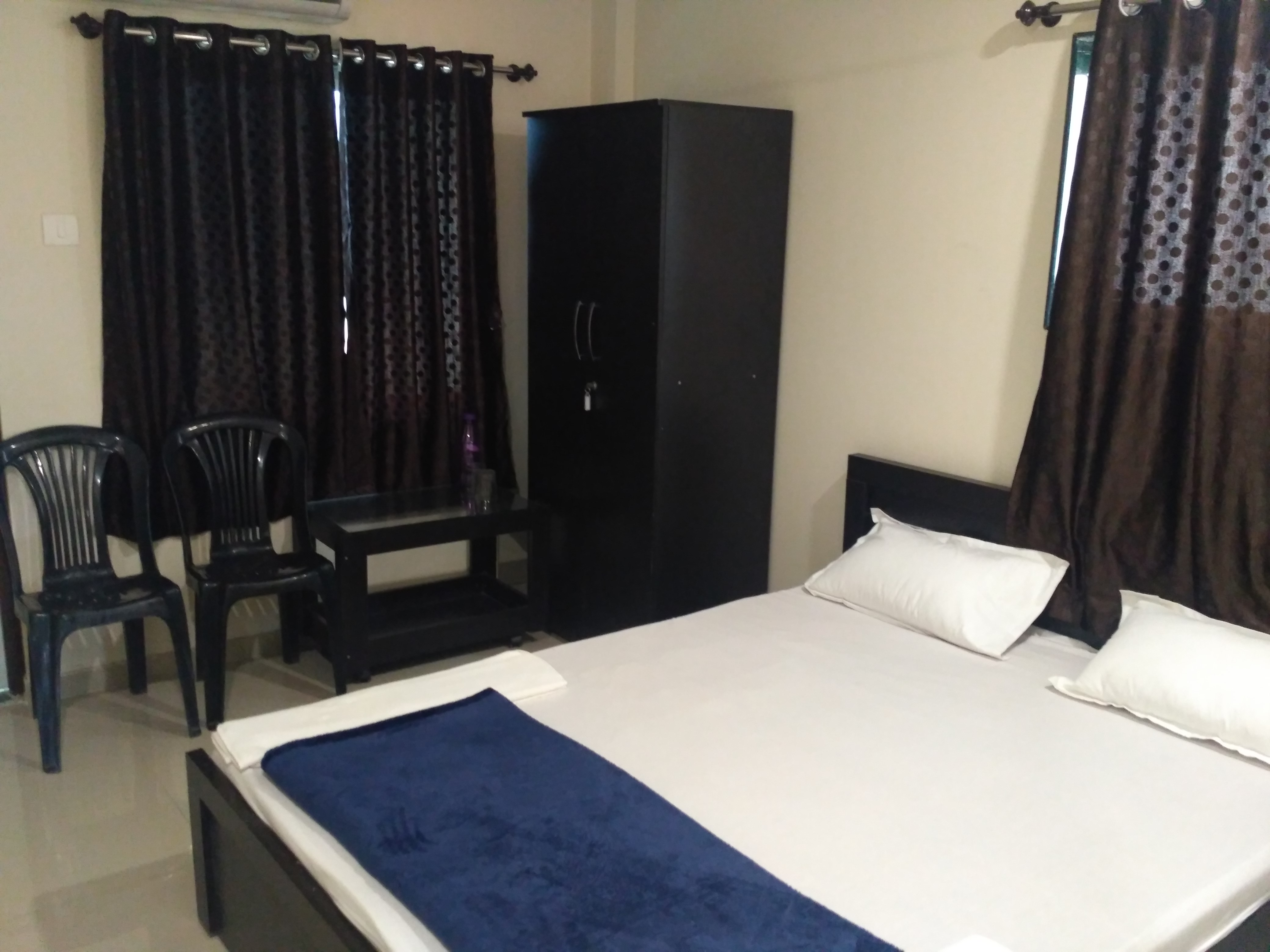 Hotel Honey Pune - Tap to explore photos