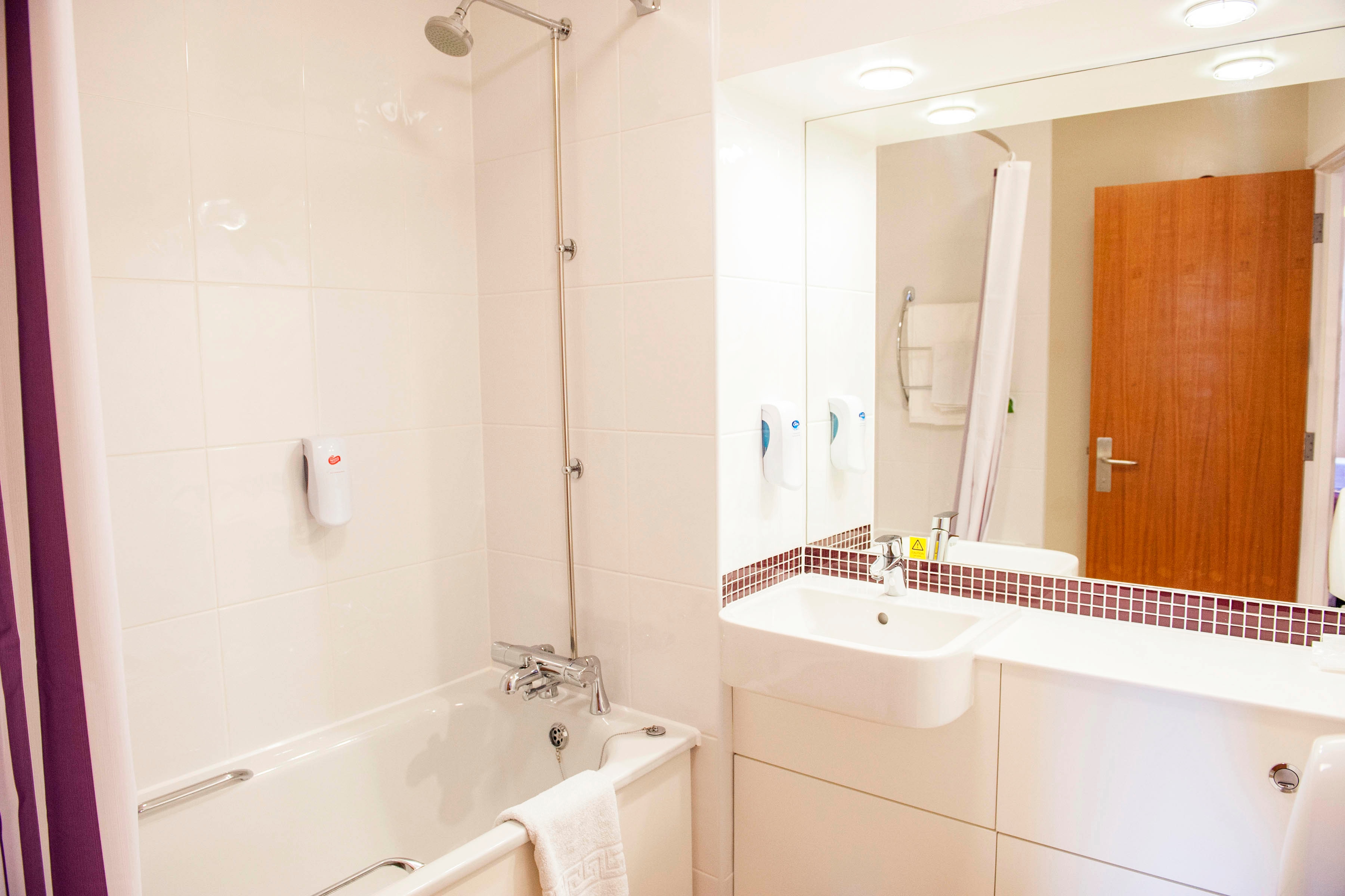 Premier Inn Edinburgh Leith Waterfront - Tap to explore photos