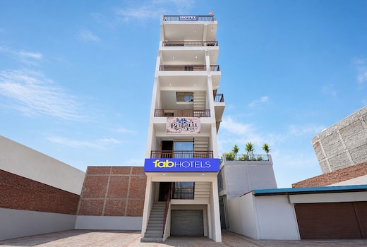 FabHotel Blue Bells