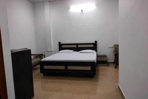 Hotel O Dehradun Central Railway Junction Formerly Bhagwan Guest House