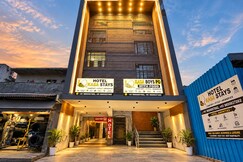 Hotel Kasa Stays Near DTU Rohini, Delhi