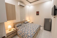 Cozy Studio Stay in Zirakpur, Mohali