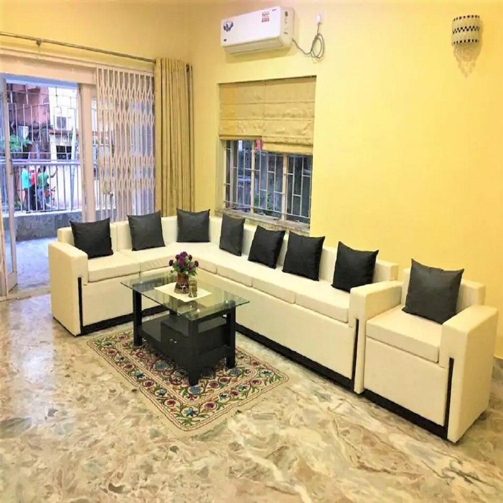 Nice Lavish Apartment in the Heart of South Kolkata - Tap to explore photos