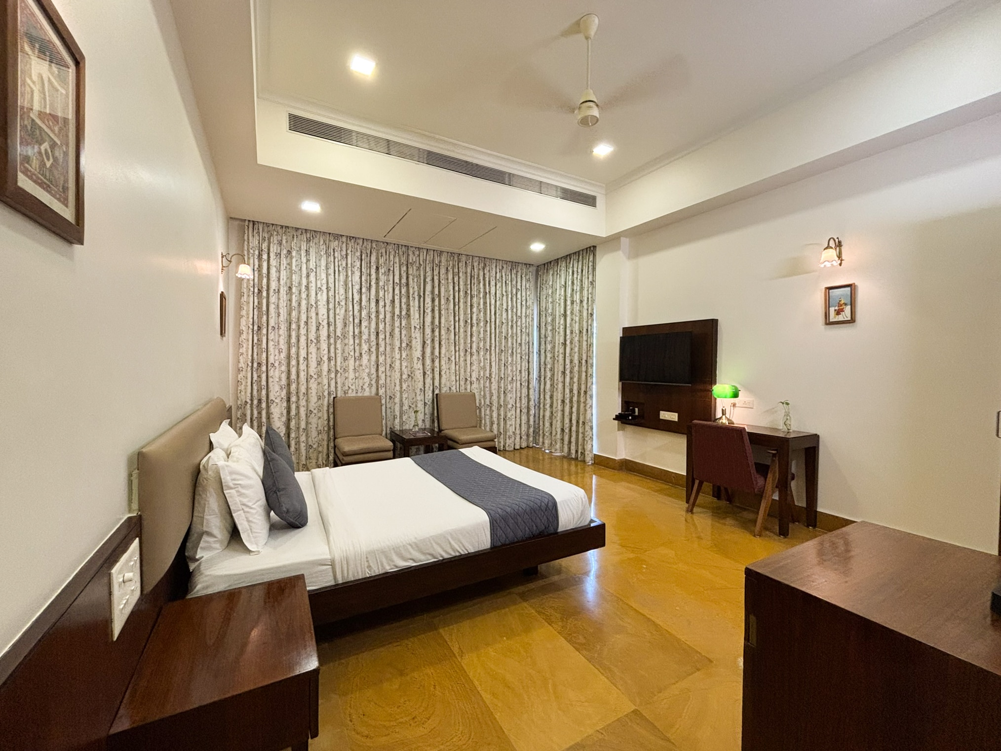 Hotel The Embassy 2
