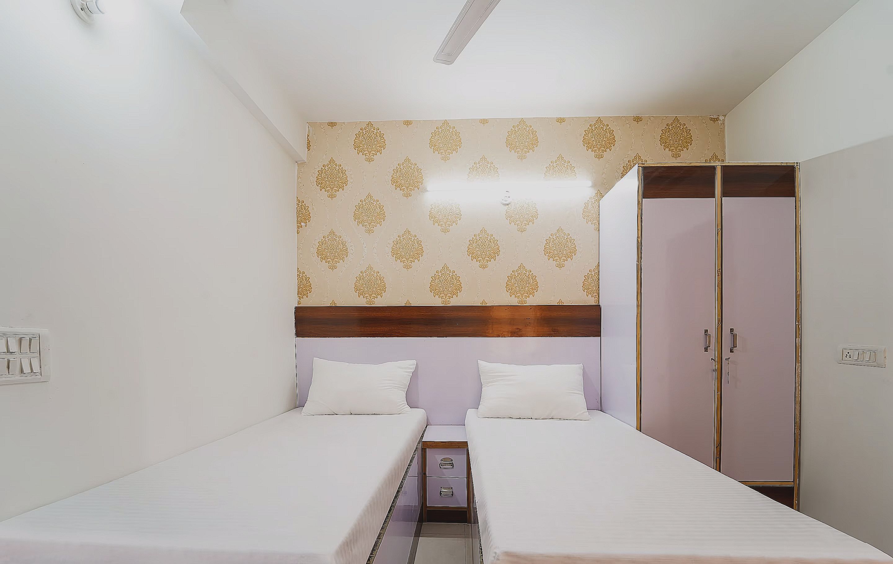 Hotel O Chahal Guest House Near Nangloi Railway Station Metro Station - Tap to explore photos