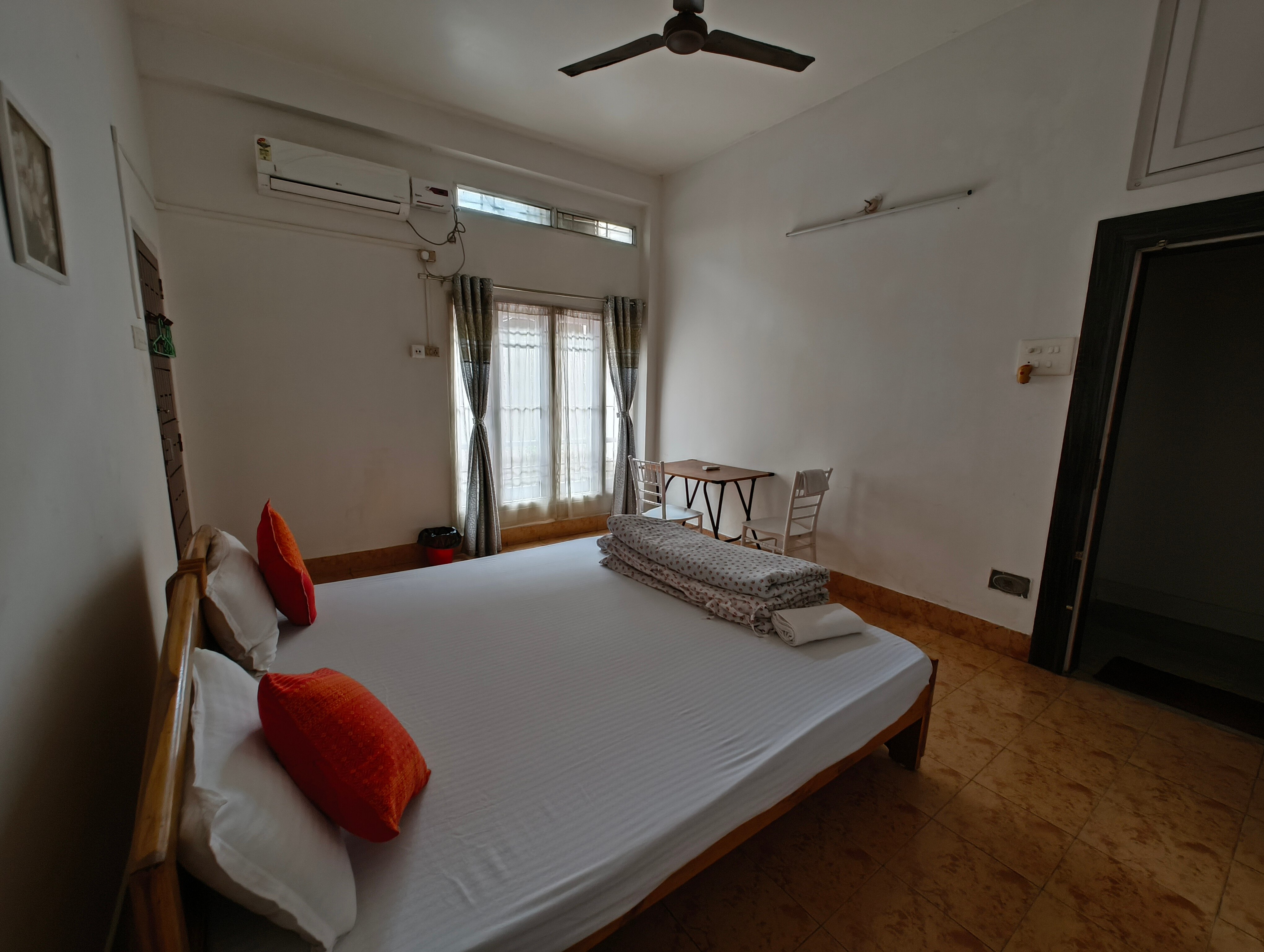 SpringDale homestay 1BHK unit near Apollo Hospital - Tap to explore photos