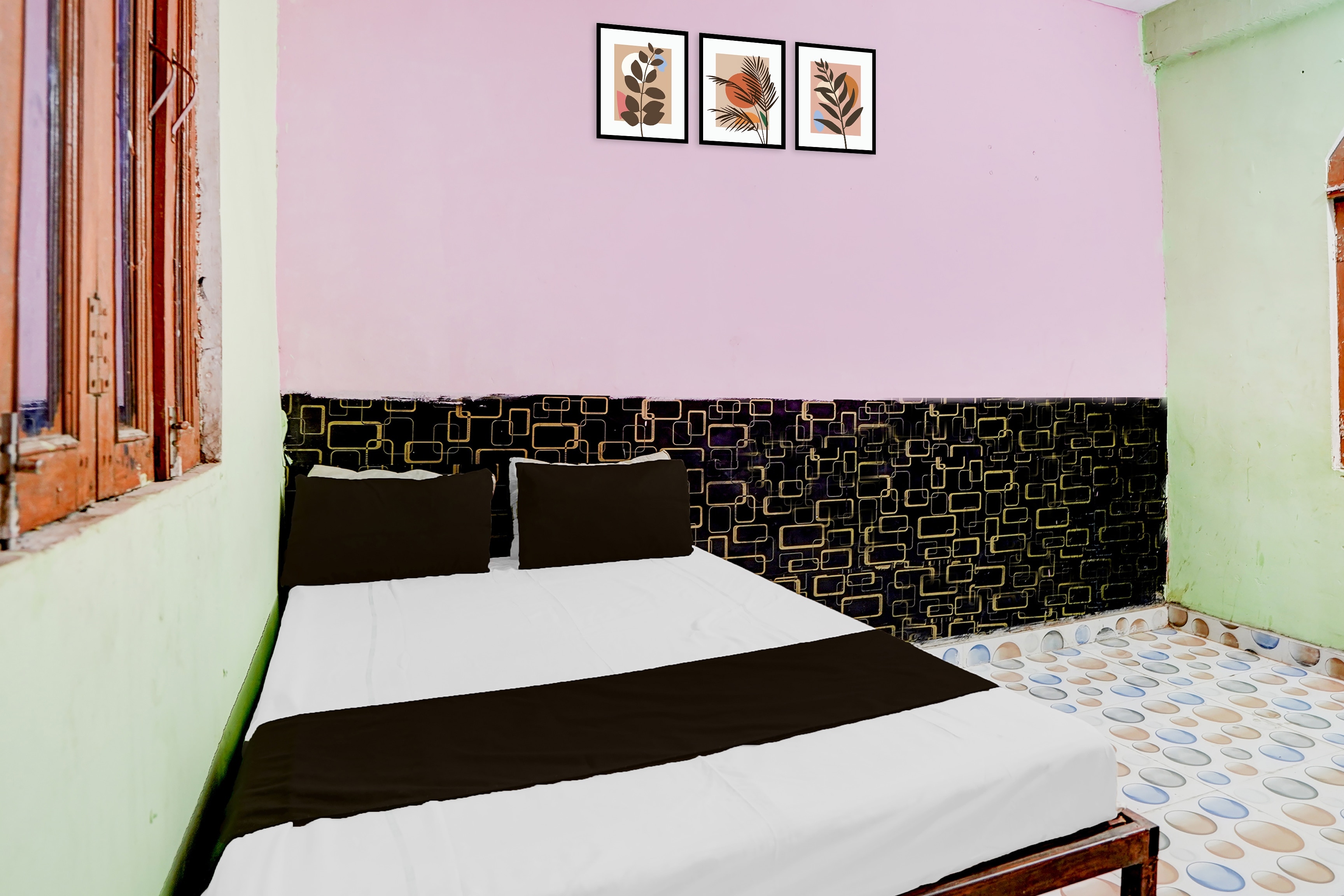 SPOT ON Parihar Hotel - Tap to explore photos