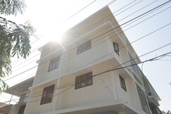 Red Suites 2BHK by Happifistays, Thiruvananthapuram
