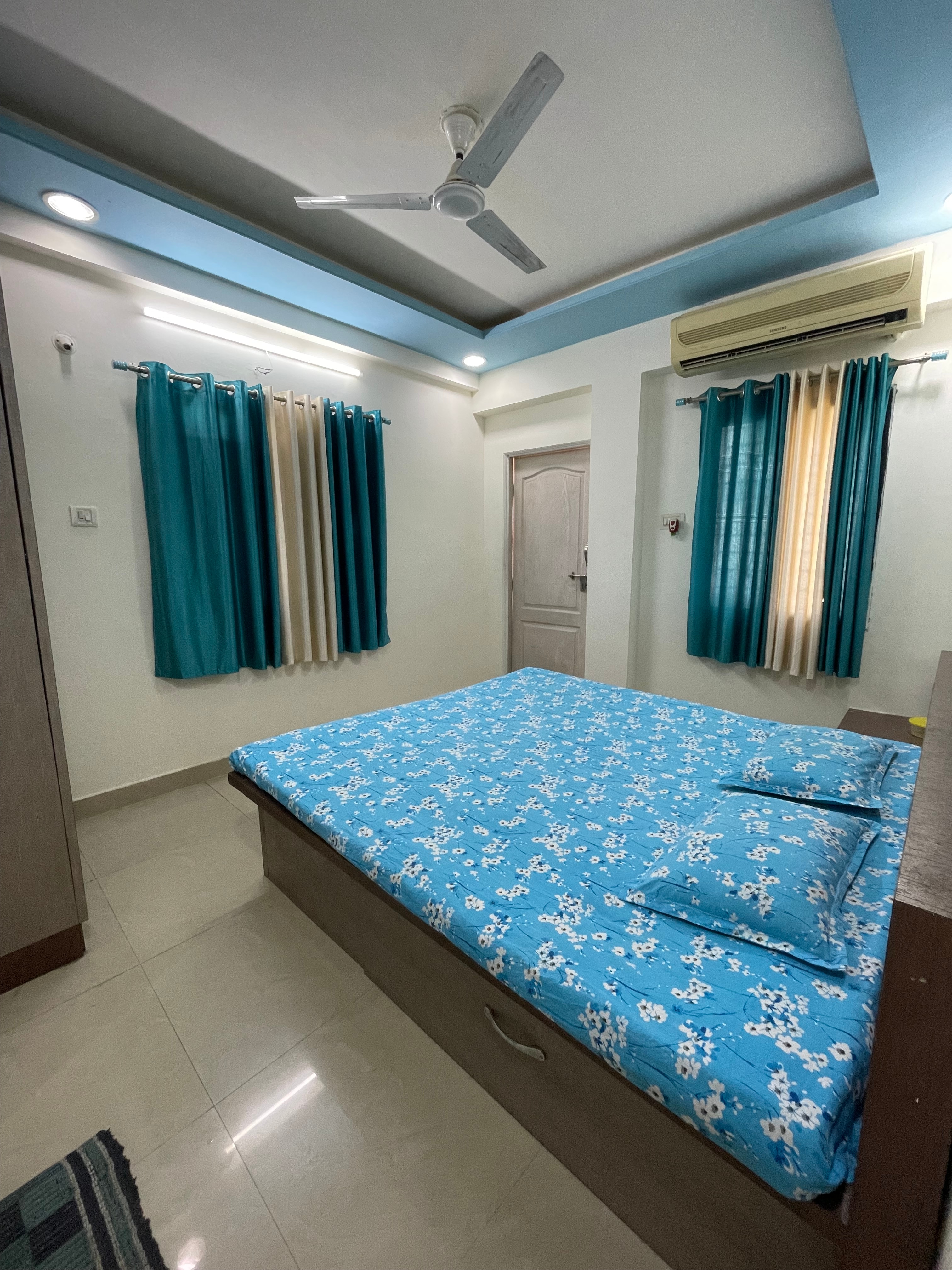 Lovely 2 BHK fully Furnished Appt with Workspace. - Tap to explore photos