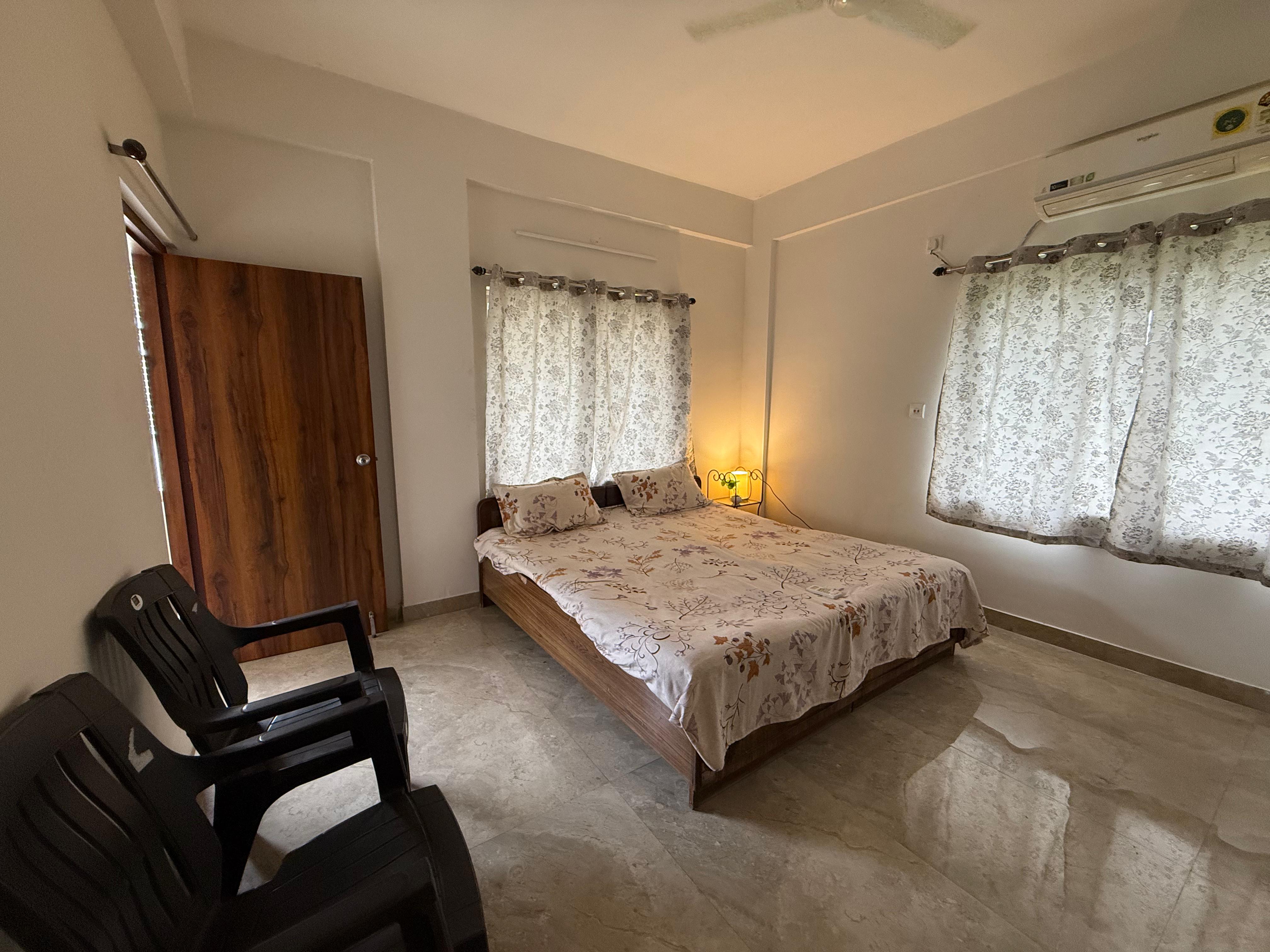 Modern 3 BHK | Ideal for Families & Work Trips - Tap to explore photos