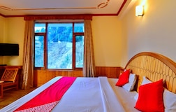 QUEEN ROOM WITH SUNRISE MOUNTAIN VIEW BALCONY