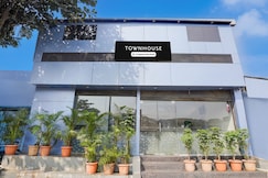 Townhouse LBS Road BKC Formerly Royal Palace, Mumbai