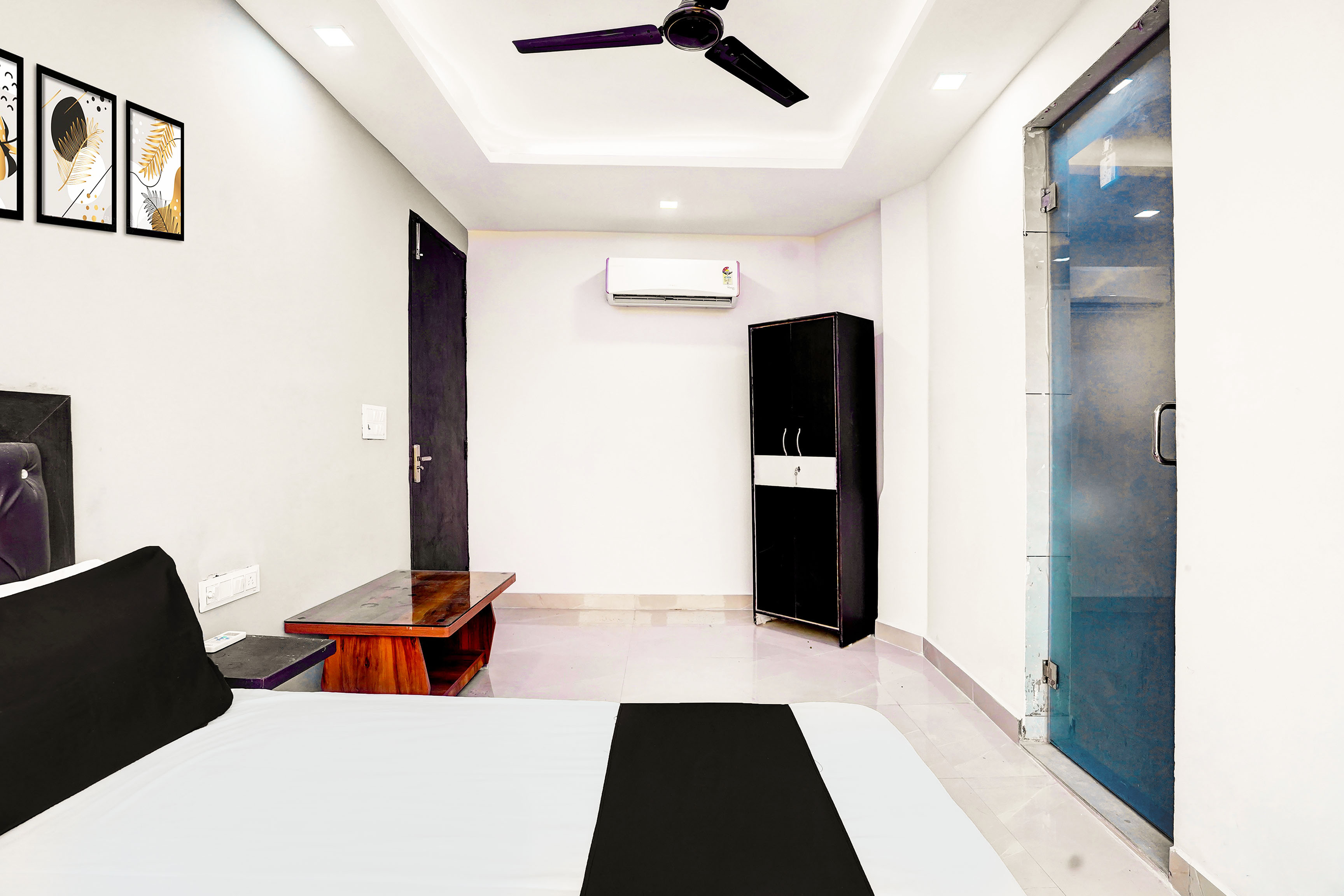 Hotel O Varn Residency And Hotels - Tap to explore photos