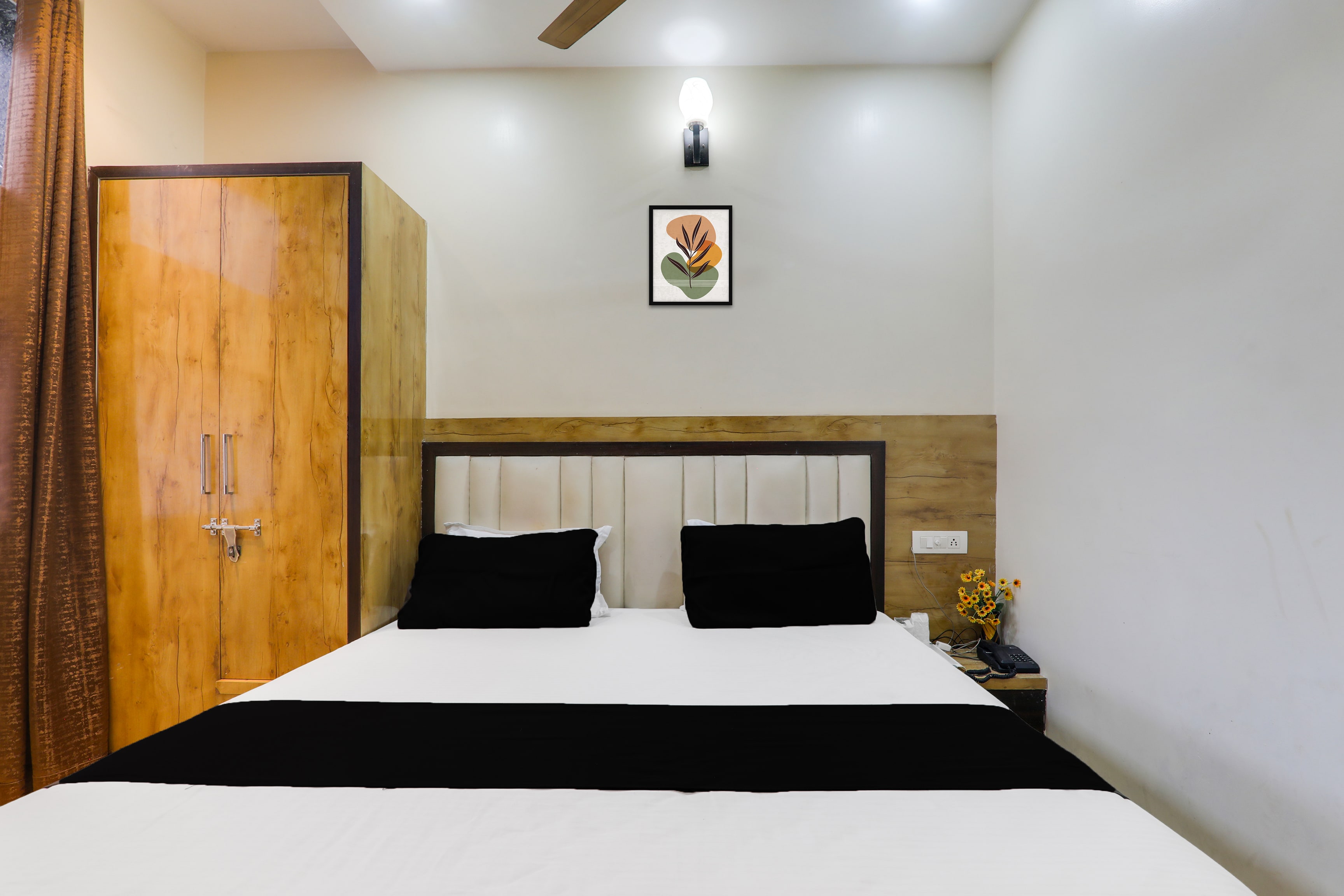 Hotel O Pushpanjali Rooms & Party Hall - Tap to explore photos