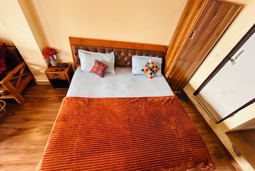 LightOfLandour  Cottage in Landour w balcony view