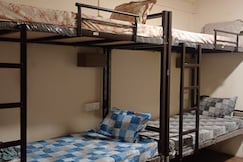 Kohinoor Inn Dormitory and Wi-Fi, Surat