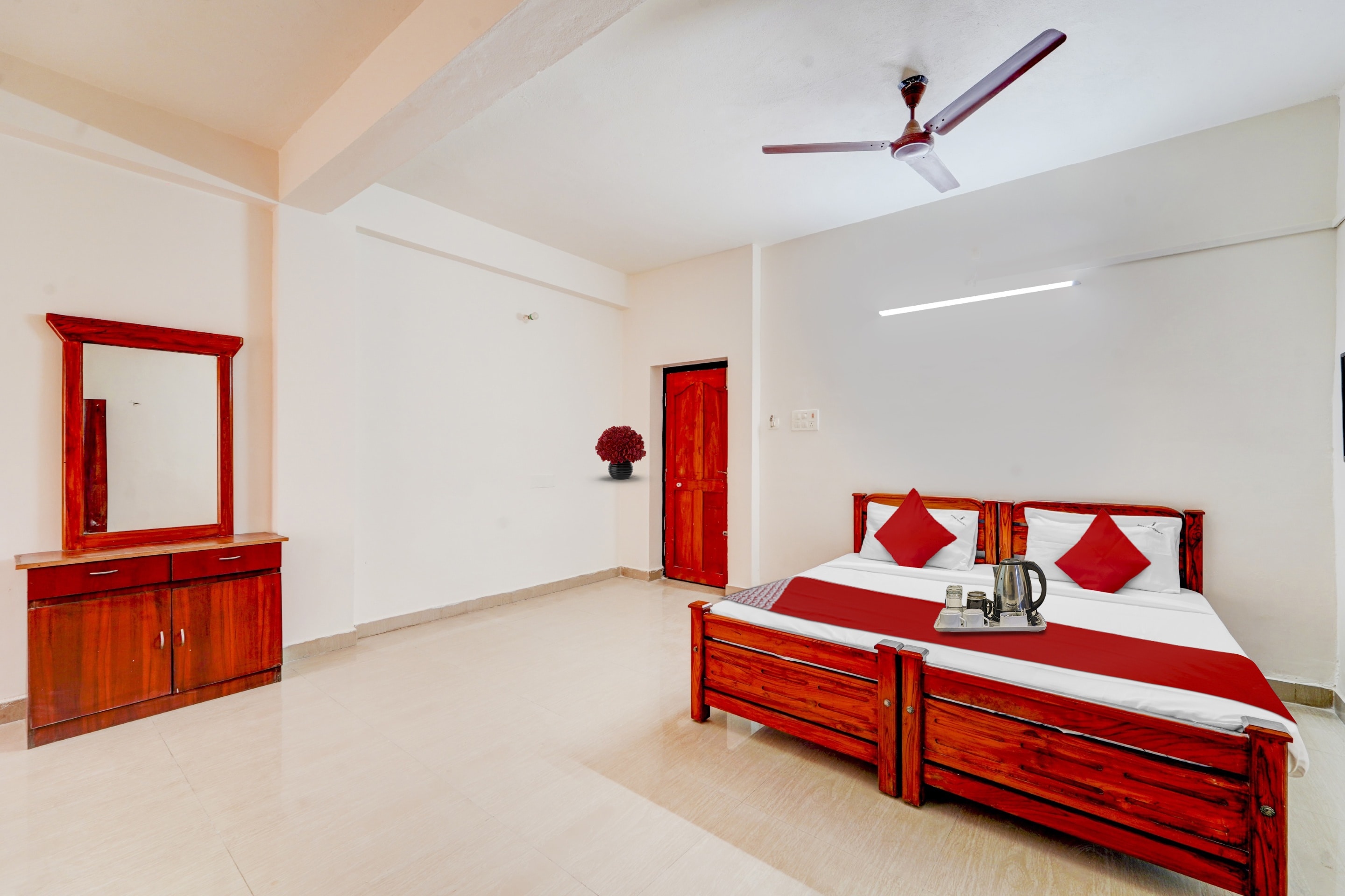 Hotel O Jayam Residency Tiruvottiyur Near Tiruvottriyur Theradi Metro Station - Tap to explore photos