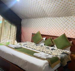 Deluxe Camp with Mountain View