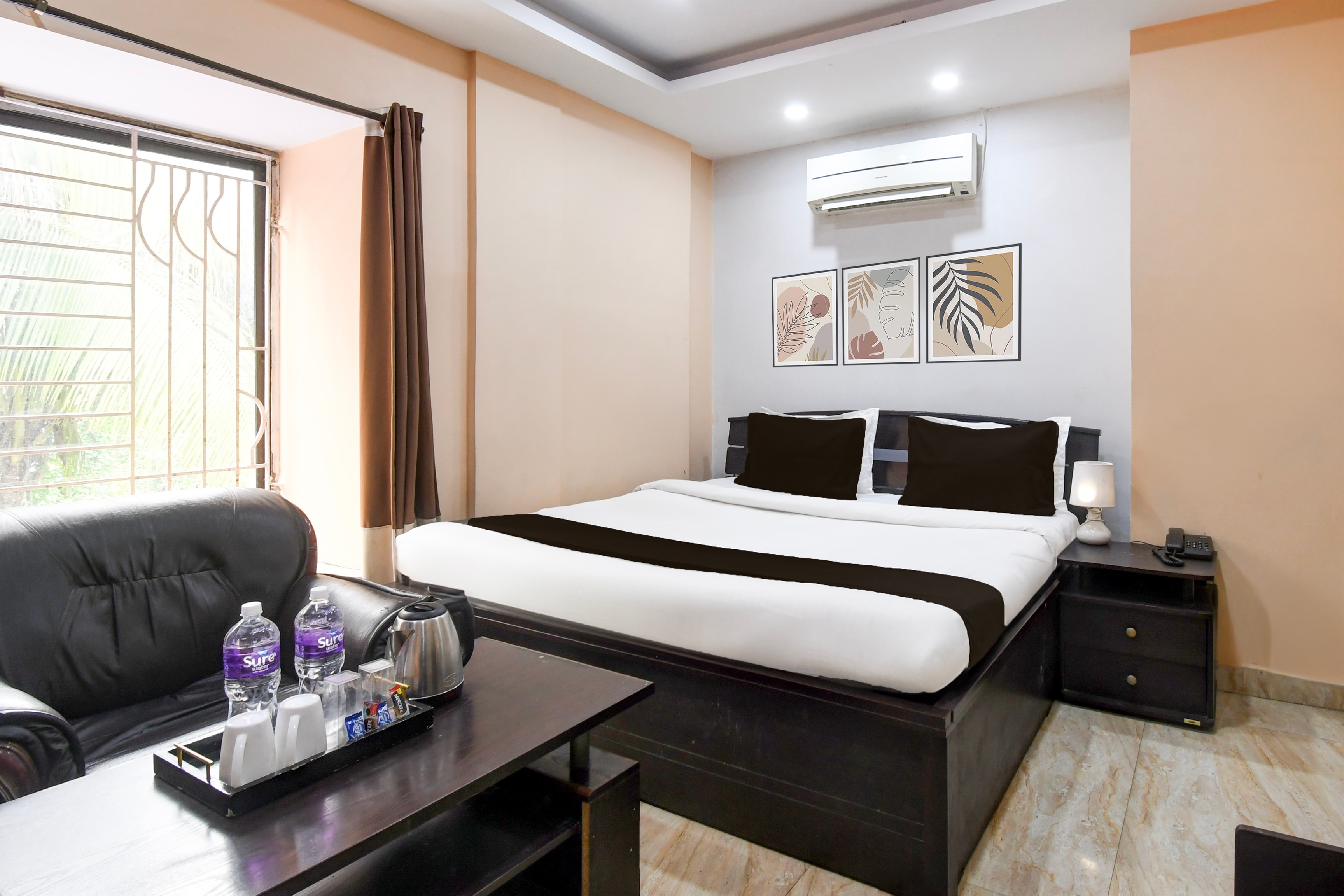 Super Hotel O New Alipore - Tap to explore photos