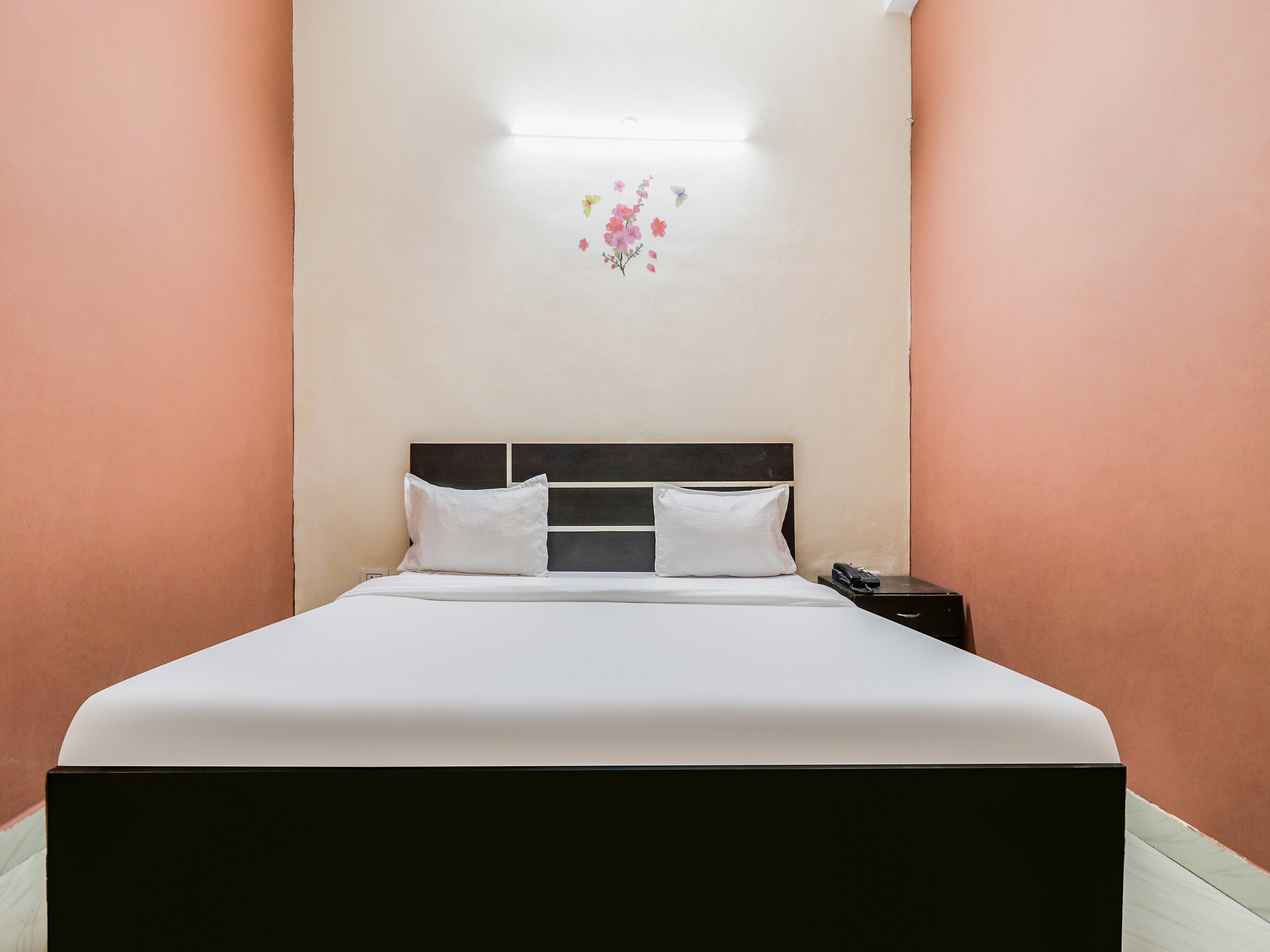 Hotel O LOVE PARADISE HOTAL - Tap to explore photos