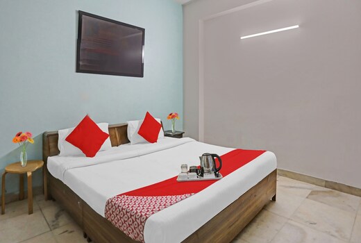 Hotel O Premium Stay Near Dlf Avenue Saket