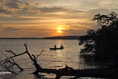 Anoops Lakeview cottage, Kollam