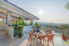 Sereno Horizon 3bhk Penthouse pvt jacuzzi rooftop, Goa