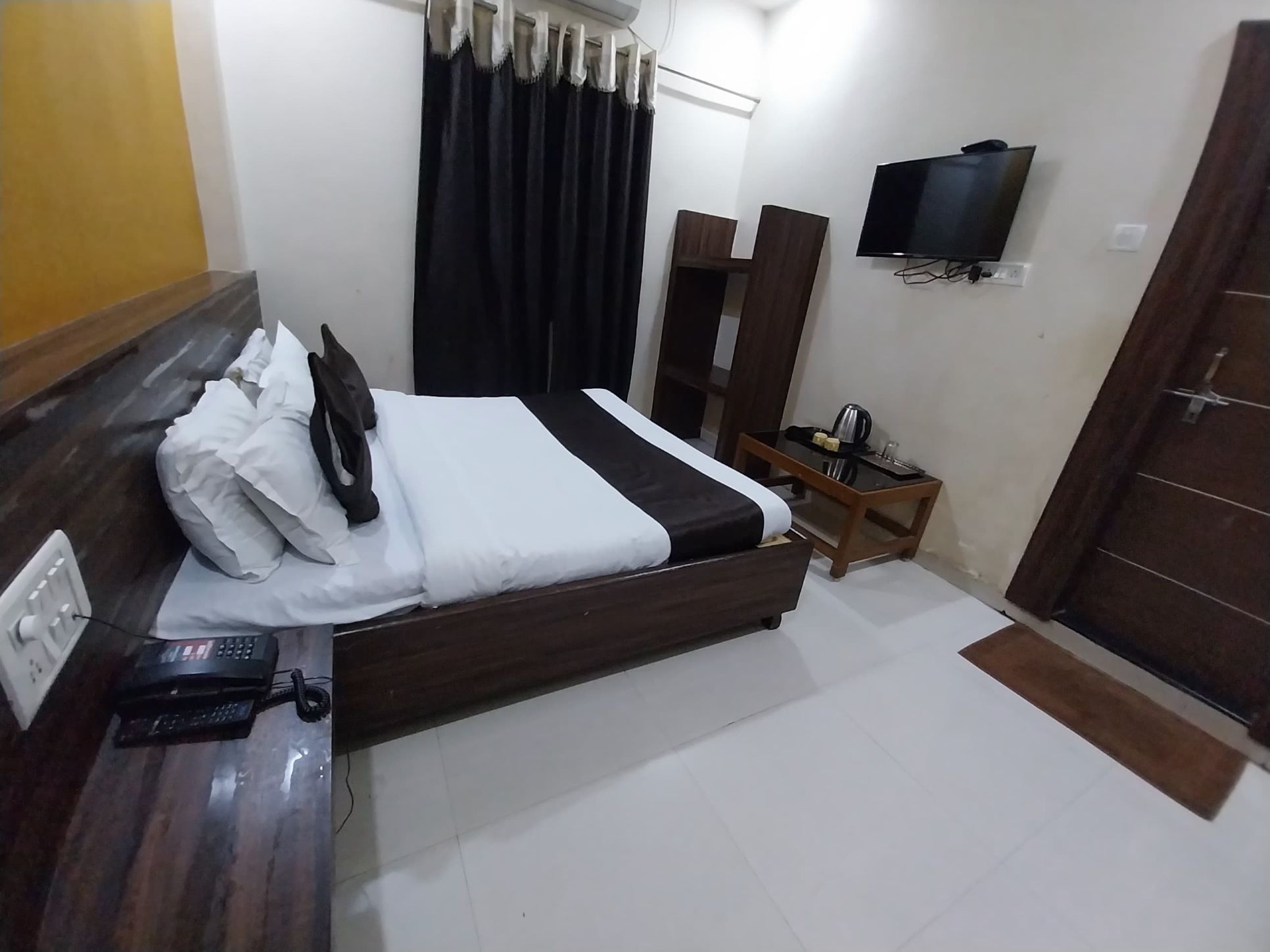 Deluxe Room Non-A.C 1