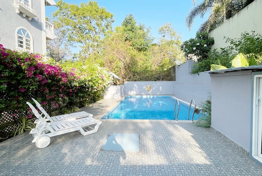 Casa Rio - Stylish 1BHK with Common Pool in Siolim | Hireavilla