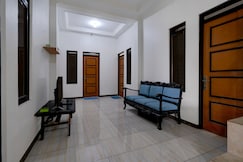 Hotel O 94843 Syariah Hj. Lilis Sukabumi, Cianjur