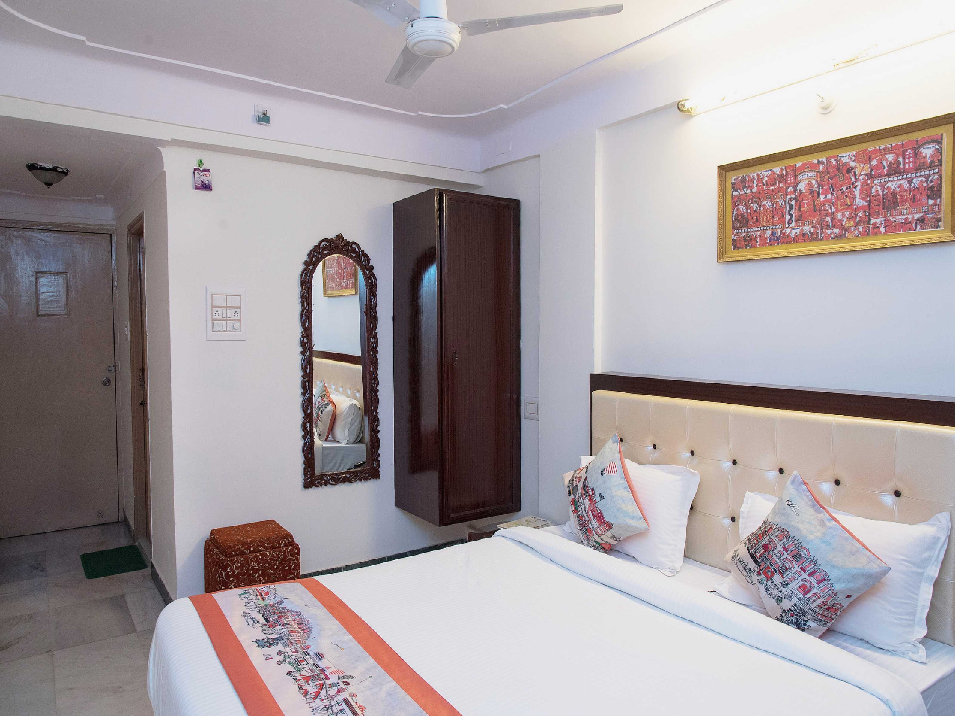 Super Collection O Hotel Green View International - Tap to explore photos
