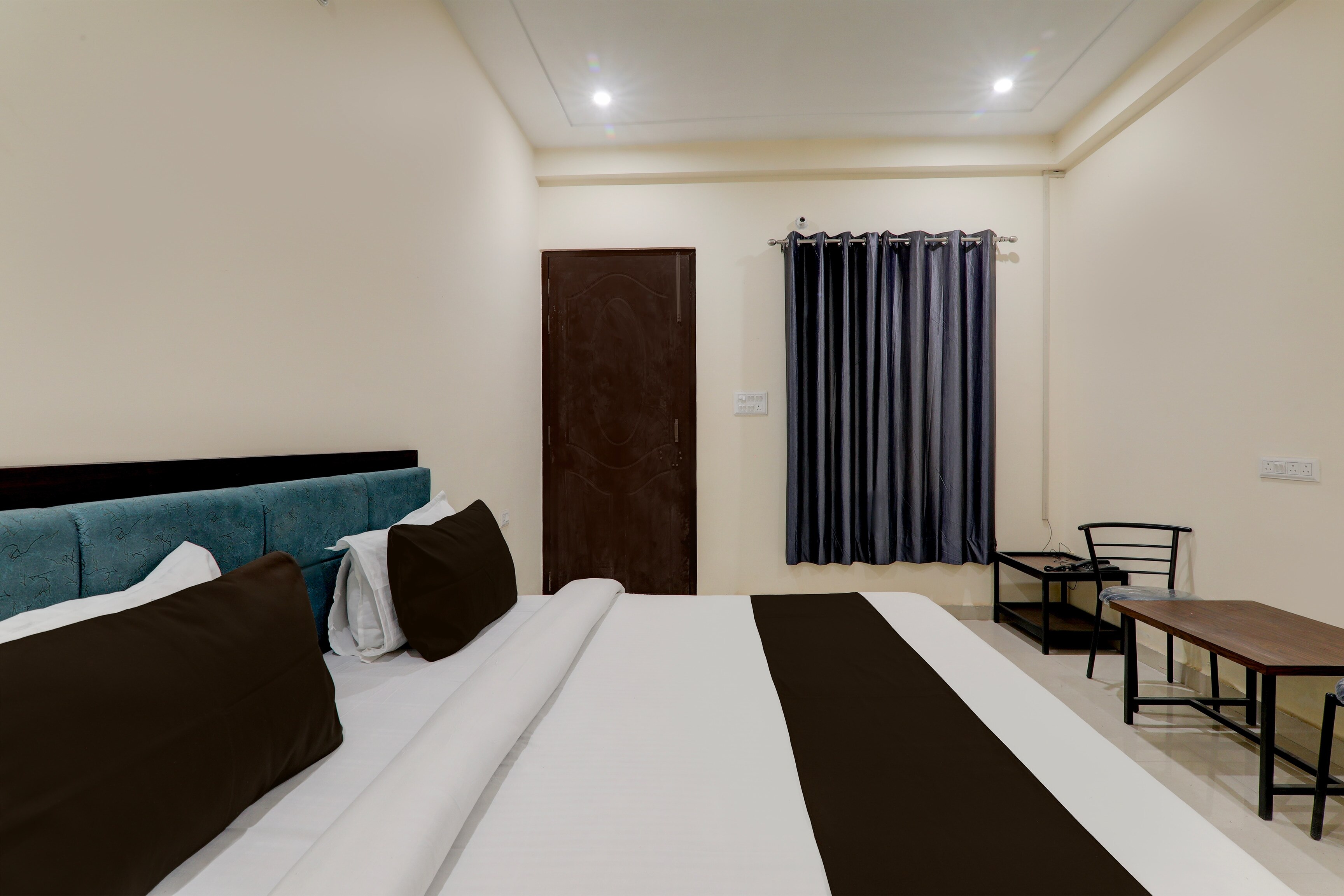Hotel O JP International - Tap to explore photos