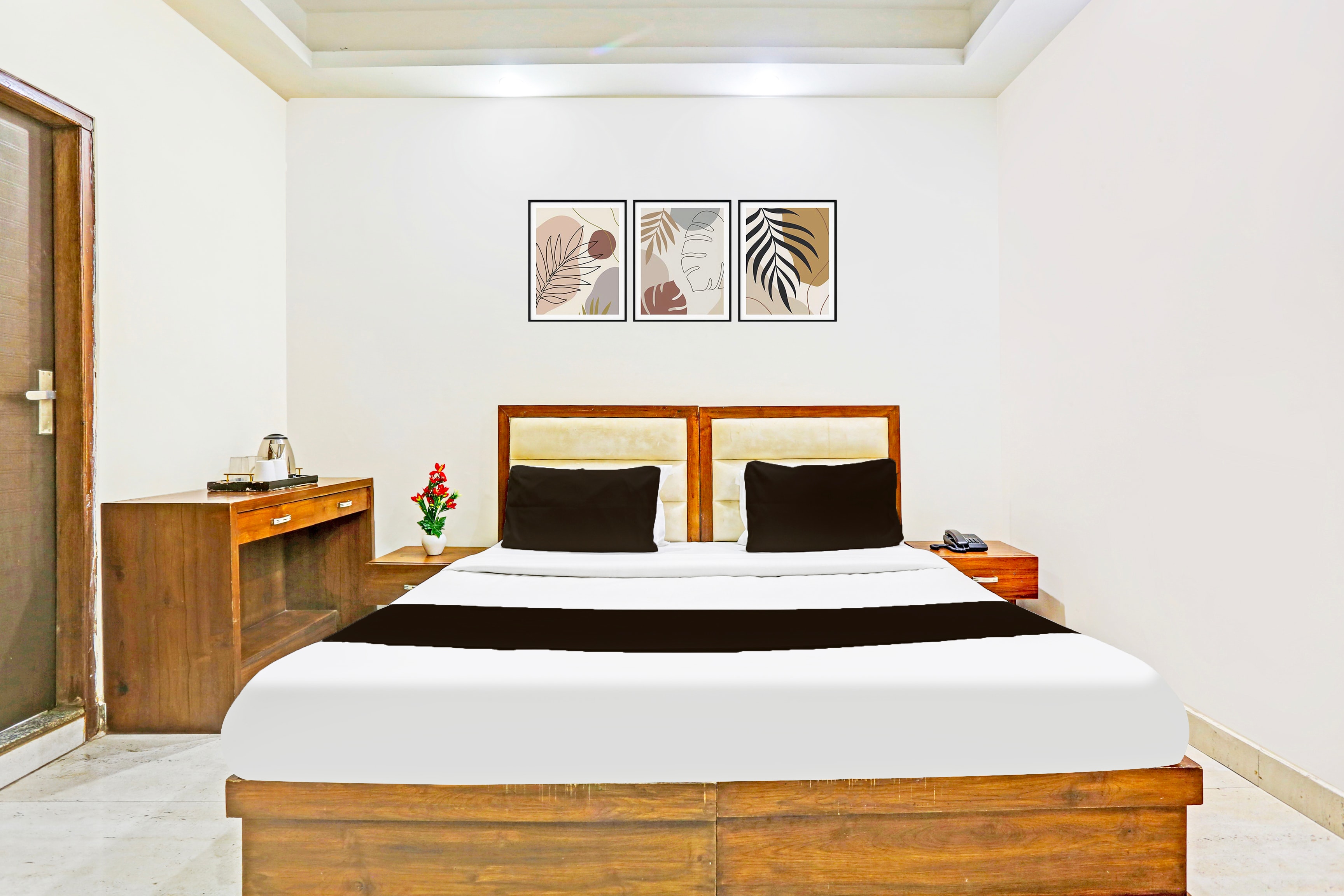 Super Hotel O Gurgaon Old Town - Tap to explore photos